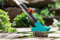 Gardena Combisystem četka za fuge M - za uklanjanje mahovine i korova, sa čeličnim čekinjama i rubom za struganje, za fuge između kamenih ploča 3