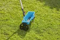 Gardena combisystem Streuwagen műtrágyaszóró – 40 cm szórásszélesség, 3 L tartály, időjárásálló, kompatibilis minden combisystem nyéllel (42 5