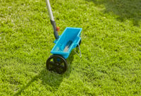 Gardena combisystem Streuwagen műtrágyaszóró – 40 cm szórásszélesség, 3 L tartály, időjárásálló, kompatibilis minden combisystem nyéllel (42 2