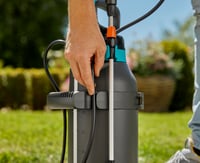 Akumulátorový tlakový postrekovač Gardena EasyPump 5 l – teleskopická tryska, ramenný popruh, ochrana dýzy (11136-20) 9