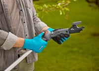 Foarfecă telescopică pentru crengi cu acumulator Gardena HighCut 250/18V P4A Solo – Mâner telescopic, rază de acțiune 4 m, lamă din oțel, cap de tăiere pivotant (14774-55) 2