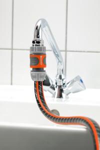 Adaptér Gardena na vodovodný kohútik so závitom M22 x 1 (vnútorný) a 26,5 mm (G 3/4") (vonkajší) pre záhradnú hadicu, 2906-20 6