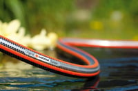 Záhradná hadica Gardena Premium SuperFLEX 13 mm (1/2"), 30 m, čierna, profil Power-Grip, 35 barov, odolná voči UV žiareniu, flexibilná (18096-20) 5