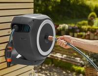 Nástenný box na hadicu Gardena RollUp M, 20 m, bielo-tmavosivý, otočný držiak na hadicu, s nástenným držiakom, 11 mm hadicou a striekacou pištoľou (18610-20) 4