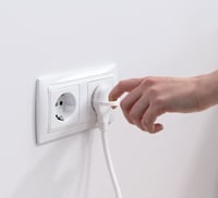 Rozvodka Garza so 4 zásuvkami, vypínačom, plochou zástrčkou, detskou poistkou, 1,4 m káblom, biela, Gama Design 6