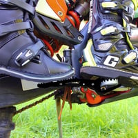 GFYSHIP Univerzális Utas Lábtartó Szett Dirt Bike, Motocross, Enduro és Supermoto Motorokhoz - Fekete Acél Hátsó Pedálok, 1 Pár 2