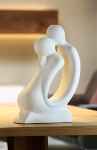 GILDE Francis Couple skulptura para koji se ljubi na koljenima - krem bijela, visina 42 cm 2
