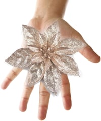 GL-Turelifes 12 db Csillogó Mikulásvirág (16 cm) Csipeszekkel - Művirág Karácsonyfadísz Dekoráció Karácsonyfa Díszítéshez - Pezsgő Színben 4