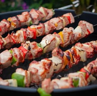 GMMH Profi BBQ Rozsdamentes Acél Grillnyárs 20 db – Extra Széles 1 cm, Extra Erős 2 mm Vastag, 50 cm Hosszú – Húsnyárs, Saslik, Kebab Nyárs 6
