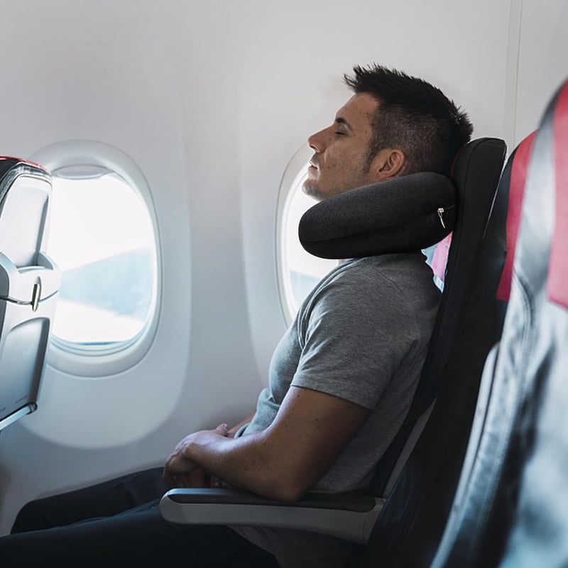 Gosider Memory Foam Utazópárna - Fekete U-alakú Nyakpárna Repülőre, Autóba és Otthoni Használatra - Mosható, Puha Memóriahabos Fejpárna

AI: