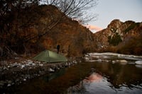 Turistický stan Grand Canyon Richmond 1 – ultraľahký jednomiestny tunelový stan s predsieňou a sieťovaným vnútorným stanom, Capulet Olive 5