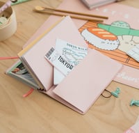 Jurnal de călătorie din trei piese Grupo Erik Pusheen Cat – Idee de cadou Kawaii, caiet și jurnal într-unul singur 4