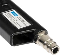 Digitálny hustič pneumatík Güde 11 E – Max. 7 bar, 4-miestny digitálny displej (bar, psi, kPa, kgf/cm²), automatické vypnutie, ventilová prípojka 9