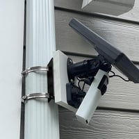 GUOSIYAO függőleges oszlopos rögzítő CCTV és IP kamerákhoz, 2 állítható bilincs, sarkidom, acél napelemtartó, fekete 5