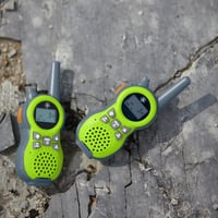 HABA Terra Kids Walkie-Talkie – rază de acțiune 5 km, 8 canale, 446 MHz, lanternă LED, clemă de prindere detașabilă, reîncărcabil prin USB, verde deschis, 2 bucăți 3