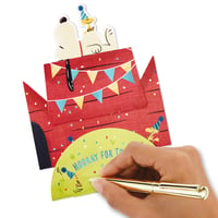 Narodeninové 3D pohľadnice Hallmark Paper Wonder Peanuts – motív Snoopyho búda 7