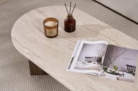 Hanah Home Moderni stolić za kavu 119x60x40 cm, boja travertina i oraha, iverica presvučena 100% melaminom debljine 18 mm, suvremeni dizajn za dnevni boravak 7
