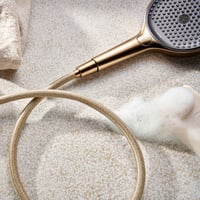 hansgrohe Designflex univerzálna textilná sprchová hadica 1,25 m s ochranou proti skrúteniu, flexibilná sprchová hadica s ochranou proti zalomeniu, vrátane tesniacich krúžkov, brúsený bronz 7