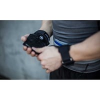 Harbinger Lifting Grips trhačky s ochranou zápästia, veľkosť S/M, čierne – doplnok na vzpieranie a silový tréning, 2 ks 4