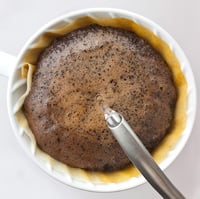 HARIO V60 01 Kerámia Kávécsepegtetõ Fehér Kávékészítõ Csatornás Kiöntõvel 2