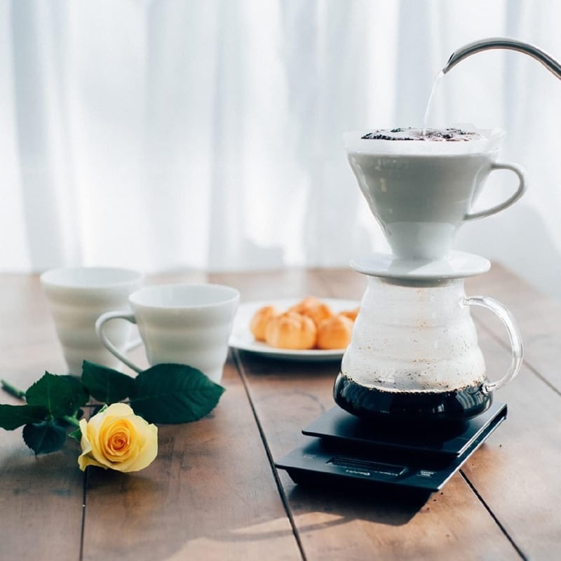 HARIO V60 01 Kerámia Kávécsepegtetõ Fehér Kávékészítõ Csatornás Kiöntõvel