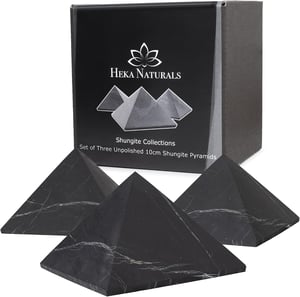 Set nepoliranih piramida od šungita Heka Naturals, 10 cm - crne, 3 kom.