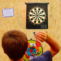 HelaCueil Mágneses Dartboard 38cm Kétoldalas Gyerekeknek és Felnőtteknek 12 Nyíllal 5