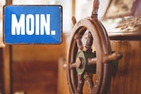 helges-shop Plechová ceduľka Moin – Kovová ceduľa so šnúrkou a prísavkou – Retro dekoratívna ceduľa – Pre fanúšikov severských svetiel a Severného mora – Ozdoba na dvere 8