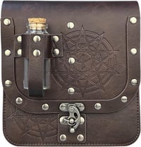 HiiFeuer Középkori Alkimista Műbőr Övtáska Parafa Varázsital Palackkal - Fantasy Varázsló Derékzsák 4 Zsebbel Halloween Jelmezhez (Barna) 2