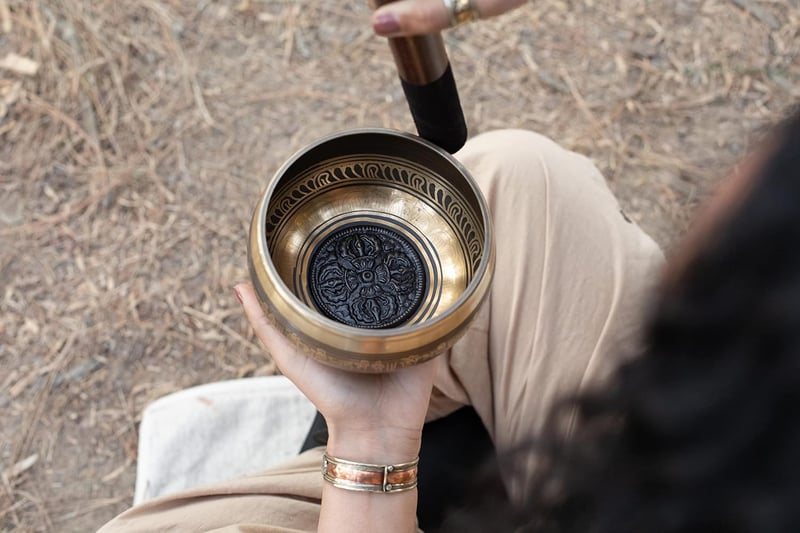 Himalayan Bazaar Nagy Tibeti Hangtál Szett - Bronz, 5 Hüvelykes - Meditációhoz, Relaxációhoz - Mantra Mintával, Selyempárnával

AI: Himalaya