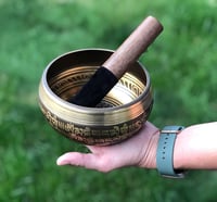 Himalayan Bazaar Nagy Tibeti Hangtál Szett - Bronz, 5 Hüvelykes - Meditációhoz, Relaxációhoz - Mantra Mintával, Selyempárnával

AI: Himalaya 5