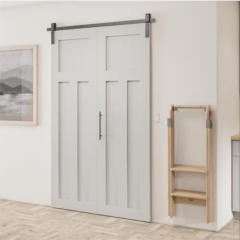 Hoconnie 9 láb 274 cm kétajtós bi-folding toló barn ajtó vasalat készlet sínekkel helytakarékos 2 ajtóhoz