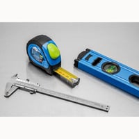 Högert Technik HT4M010 alumínium vízmérték 100 cm, 3 libellával (0°/45°/90°), ütéscsillapító végsapkákkal, 100x5,65x2,1 cm 9