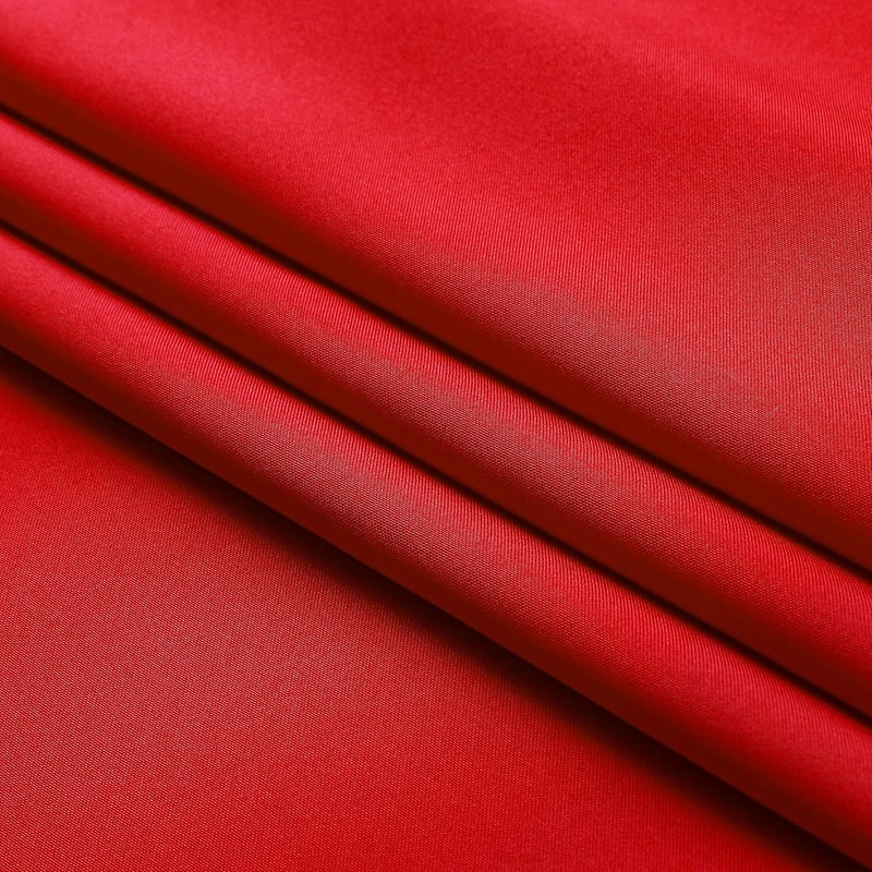 Home Direct Kerek Asztalterítő 140 cm Átmérőjű Piros Poliészter Textil Terítő Könnyen Kezelhető Gyorsan Száradó Asztali Dekoráció