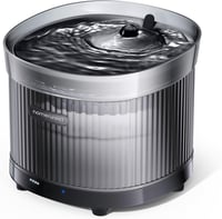HomeRunPet Vezeték Nélküli Macska Ivókút Mozgásérzékelővel, 7800 mAh Akkumulátor, BPA-Mentes Vízadagoló Cicáknak, 2L 1