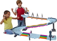 Hot Wheels Mario Kart Versenyautó Pálya Szivárványszínekben, 2 Autóval (Mario & King Boo), Fény és Hangeffektekkel, 2.5m Hosszú, 4 Évtől 1