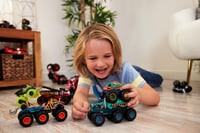 Hot Wheels Monster Trucks Big Rigs hračkársky kamión v mierke 1:64 so 6 kolesami, vhodný na ťahanie a prepravu, HWN86 6