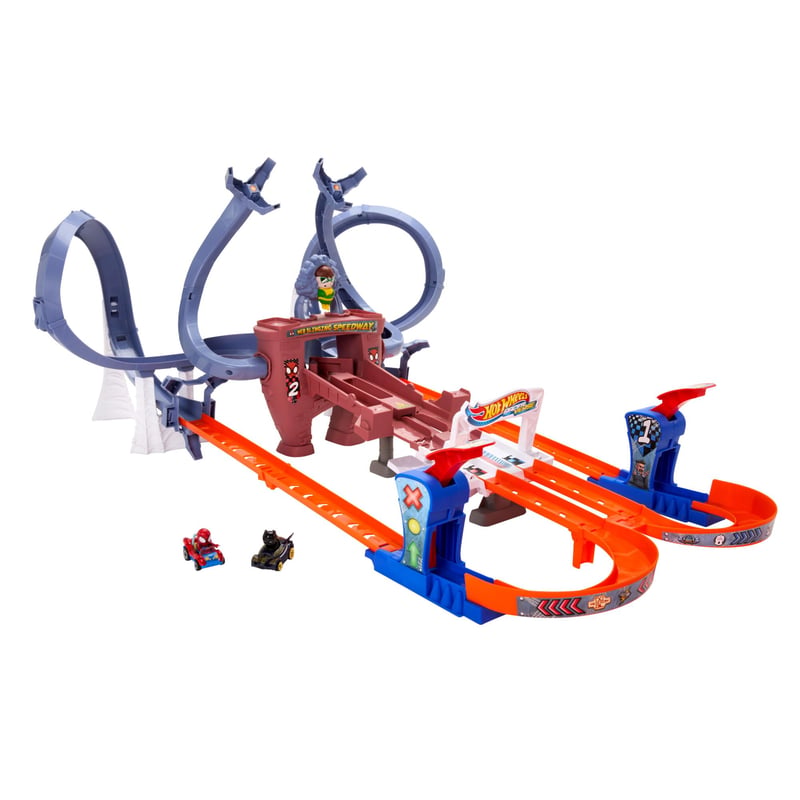 Hot Wheels RacerVerse Staza za utrke Spider-Man Bacač mreže s autićima Spider-Man i Black Panther, Bijeg od Dr. Octopusa, za djecu 4+ godine
