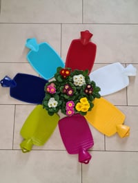 Klasická termofľaša Hugo Frosch 1,8 l – biela ohrievacia fľaša do postele s jednostrannou rebrovanou štruktúrou – vyrobená v Nemecku, nepriepustná 2