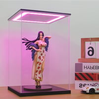 Huijintao Akril Vitrin LED Világítással - 35x35x35 cm Átlátszó Kiállítódoboz Modellautókhoz, Figurákhoz, Gyűjteményekhez - Asztali Tárolódob 6