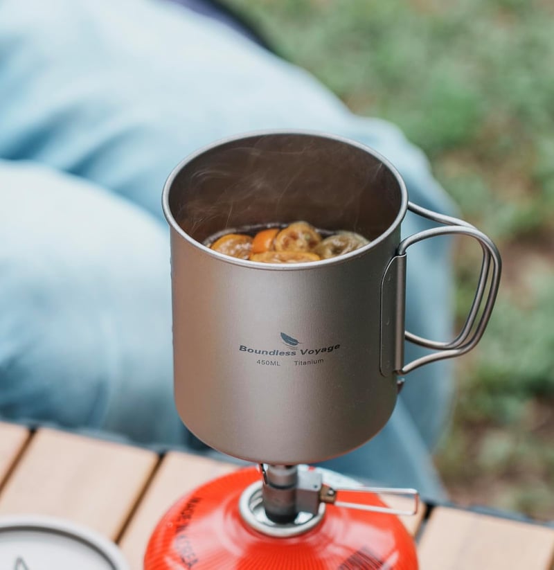 iBasingo Titán Kempingbögre Fedővel és Összecsukható Fogantyúval 200-750ml