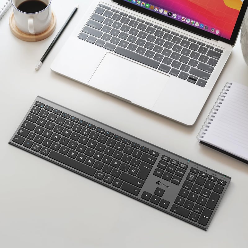 iClever BK23 Bluetooth Billentyűzet - Újratölthető, Teljes Méretű, Többeszközös, Szürke, Kompatibilis Windows/Mac/iOS/Android Rendszerekkel