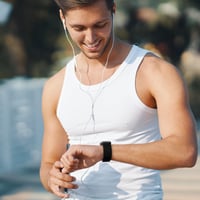 Športový remienok IMIVIO pre Apple Watch 42/44/45/46/49 mm, čierny elastický nylonový loop, kompatibilný s iWatch Series 11, 10, 9, 8, 7, 6, 5, 4, 3, SE a Ultra 9