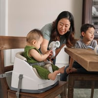 Scaun de masă și scaun pentru copii 2 în 1 Ingenuity cu tavă detașabilă, bej, de la 6 luni, ușor de curățat, ideal pentru călătorii 2