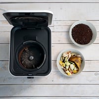 Elektrický kuchynský kompostér InnovaGoods s objemom 3 litre, nádoba na odpad bez zápachu s nepriľnavým povrchom, biela, recyklácia organického odpadu 6
