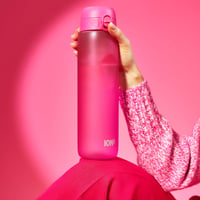 Fľaša na vodu Ion8 Recyclon 1000 ml, ružová, nepriepustná, s výklopným vekom, rukoväťou na prenášanie, bez BPA, vhodná do umývačky riadu, na šport a tréning 9