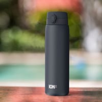 Vákuovo izolovaná nerezová fľaša na vodu ion8, 920 ml, nepriepustná, otváranie jednou rukou, vhodná do umývačky riadu, s rukoväťou, na šport a jogu, morská modrá 2