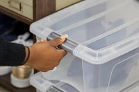 Priehľadný plastový úložný box s vekom Iris Ohyama NTB-15, 15 l, súprava so striebornými uzamykateľnými klipmi, stohovateľný, bez BPA — súprava 3 ks 7