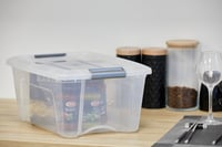Priehľadný plastový úložný box s vekom Iris Ohyama NTB-15, 15 l, súprava so striebornými uzamykateľnými klipmi, stohovateľný, bez BPA — súprava 3 ks 6