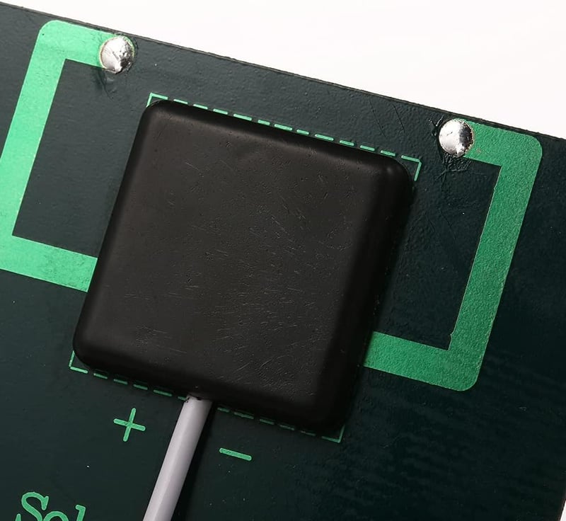 Irishom Hordozható Napelemes Töltő USB Csatlakozással Mobiltelefonokhoz 2W 5V Szolár Panel Kempingezéshez Túrázáshoz Utazáshoz